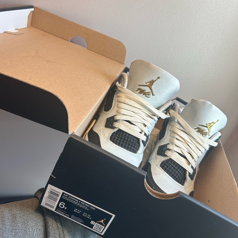 Jordan White and Black Sneakers Classic Athletic Design